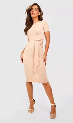 Класична сукня-міді з поясом 