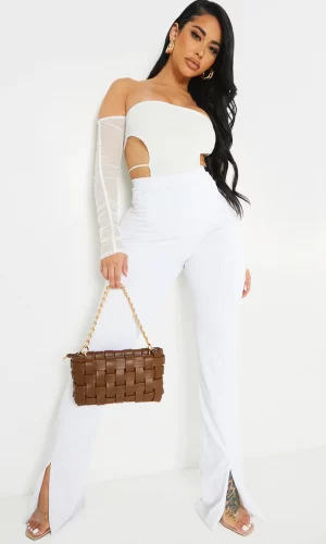 Білі жіночі розкльошені облягаючі штани 