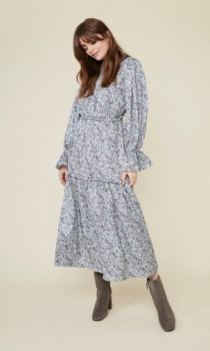 Довга квітчаста сукня з оборками  